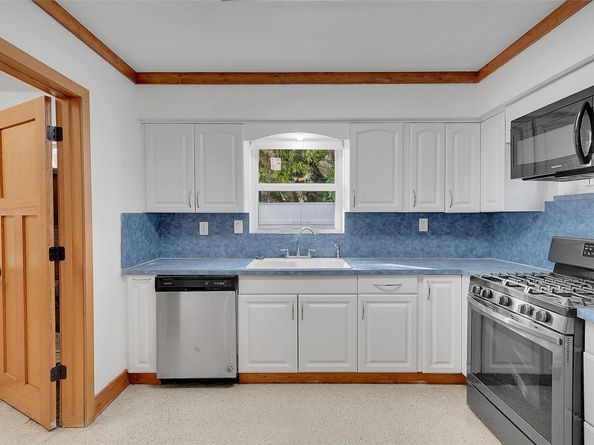 29 SE 8th St, Dania Beach FL 33004