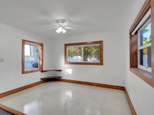 29 SE 8th St, Dania Beach FL 33004