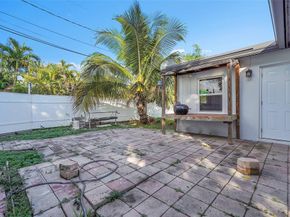 29 SE 8th St, Dania Beach FL 33004