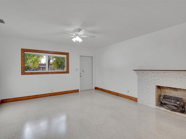 29 SE 8th St, Dania Beach FL 33004