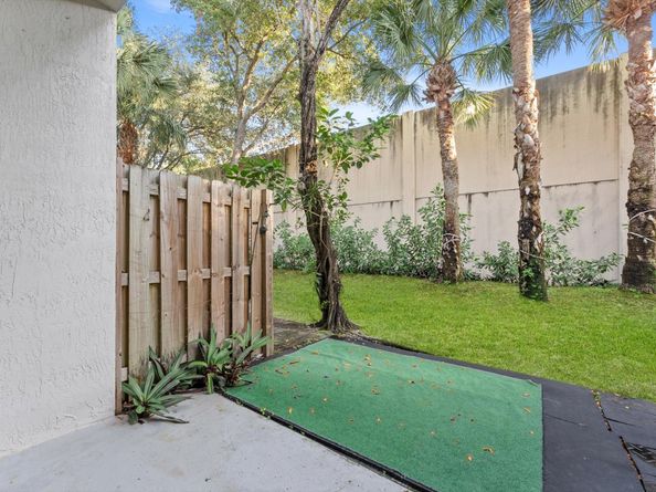 4740 NW 57th Pl, Coconut Creek FL 33073