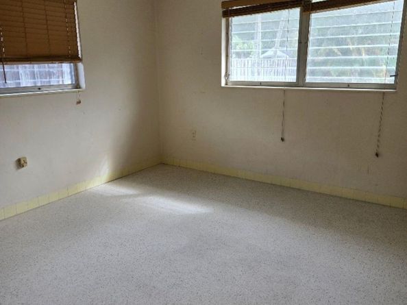 2702 Hayes St, Hollywood FL 33020