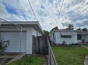 2702 Hayes St, Hollywood FL 33020