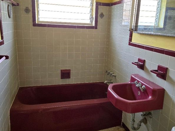 2702 Hayes St, Hollywood FL 33020