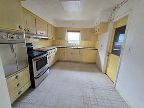 2702 Hayes St, Hollywood FL 33020