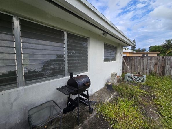 2702 Hayes St, Hollywood FL 33020