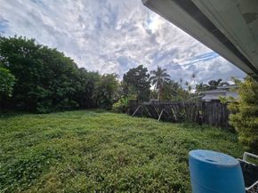 2702 Hayes St, Hollywood FL 33020