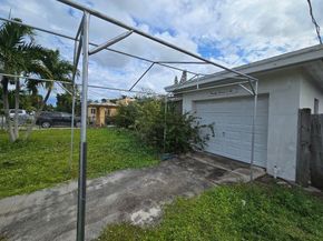 2702 Hayes St, Hollywood FL 33020