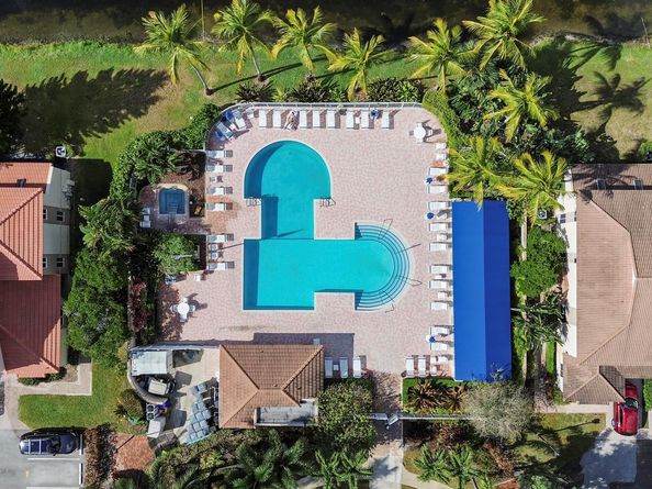 6822 Via Regina, Boca Raton FL 33433