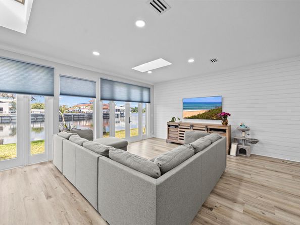 6822 Via Regina, Boca Raton FL 33433