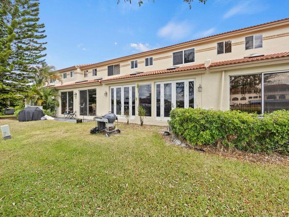 6822 Via Regina, Boca Raton FL 33433