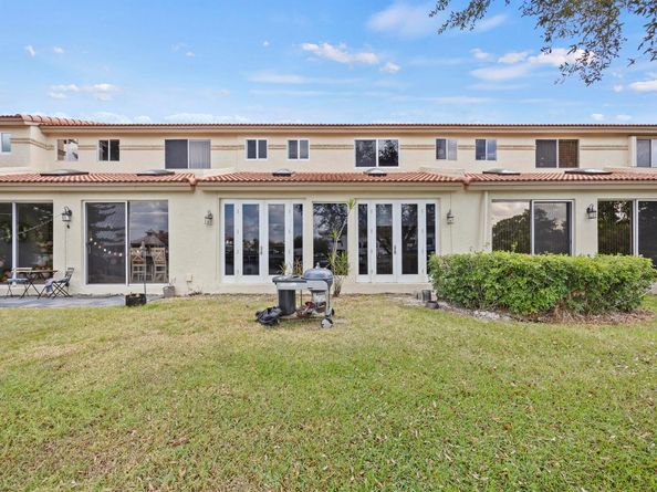 6822 Via Regina, Boca Raton FL 33433