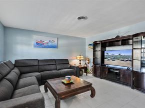 931 SE 9th Ave 13, Pompano Beach FL 33060