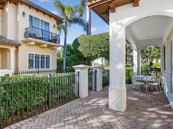 591 NW Library Commons Way, Boca Raton FL 33432