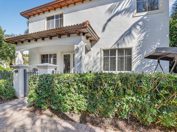 591 NW Library Commons Way, Boca Raton FL 33432