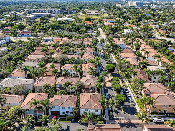 591 NW Library Commons Way, Boca Raton FL 33432