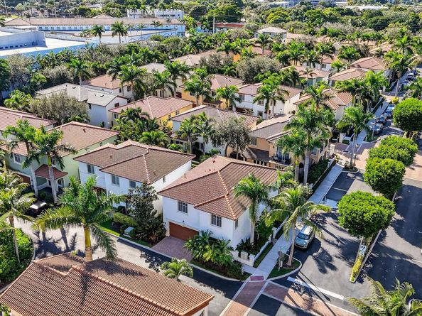 591 NW Library Commons Way, Boca Raton FL 33432