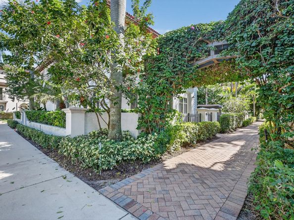 591 NW Library Commons Way, Boca Raton FL 33432