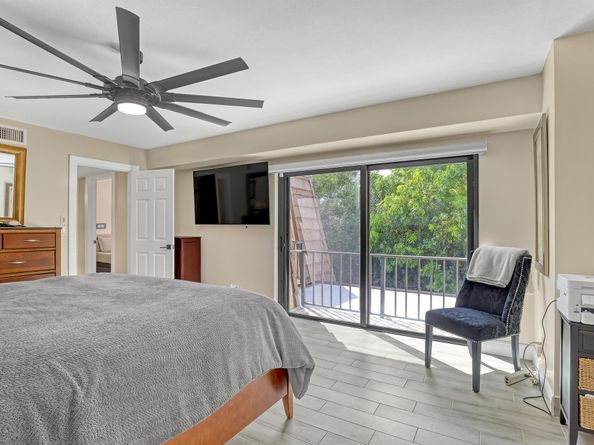 923 Springdale Circle, Palm Springs FL 33461