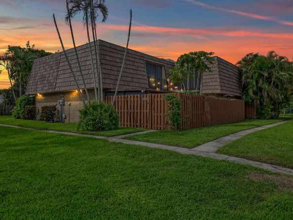 923 Springdale Circle, Palm Springs FL 33461