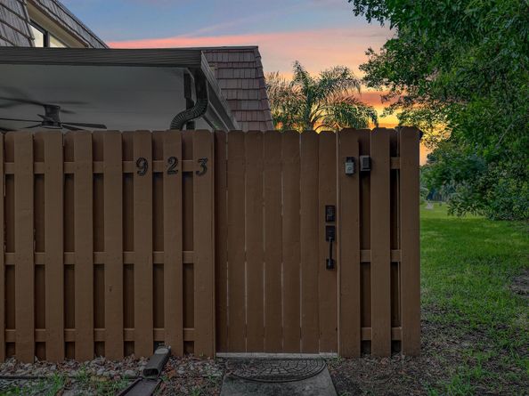 923 Springdale Circle, Palm Springs FL 33461