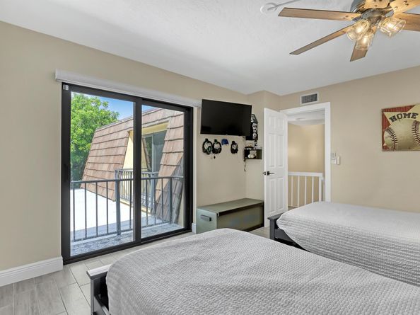 923 Springdale Circle, Palm Springs FL 33461