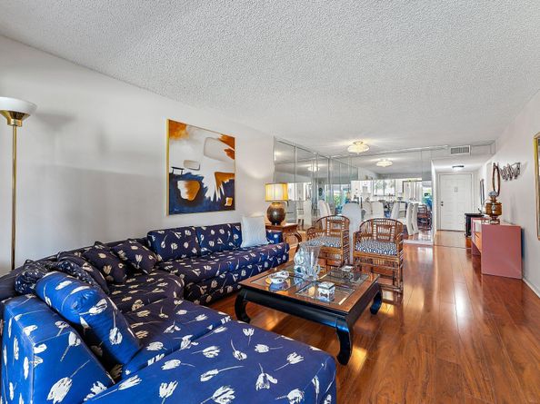 3186 Via Poinciana 111, Lake Worth FL 33467