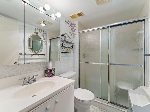 3186 Via Poinciana 111, Lake Worth FL 33467