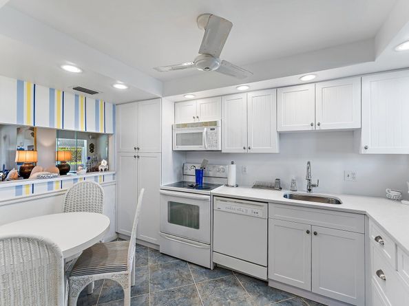 3186 Via Poinciana 111, Lake Worth FL 33467