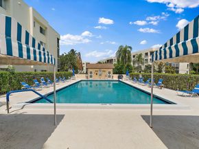 3186 Via Poinciana 111, Lake Worth FL 33467