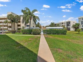 3186 Via Poinciana 111, Lake Worth FL 33467