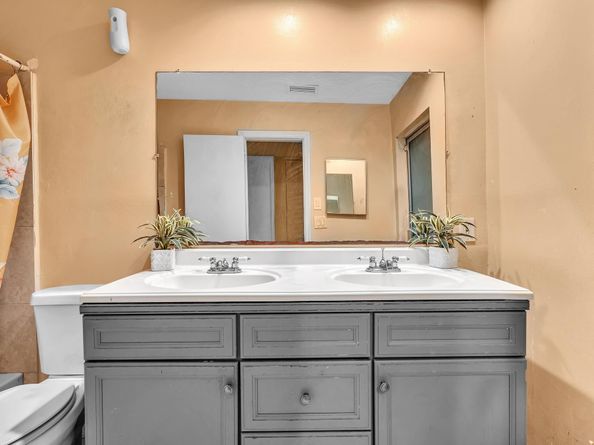 3400 NW 39th Ave, Lauderdale Lakes FL 33309