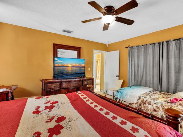 3400 NW 39th Ave, Lauderdale Lakes FL 33309