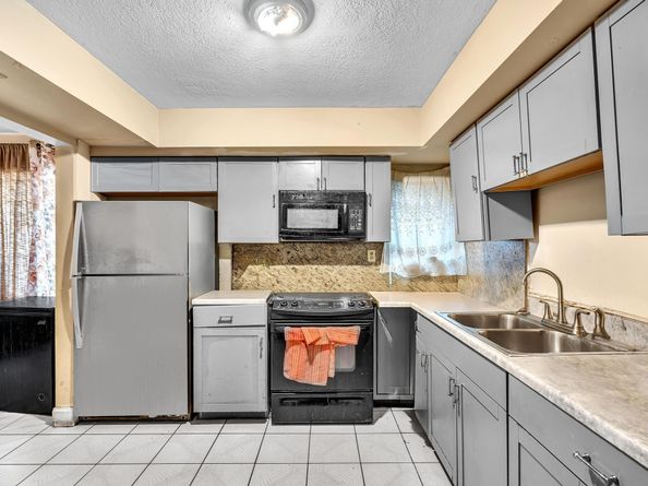 3400 NW 39th Ave, Lauderdale Lakes FL 33309