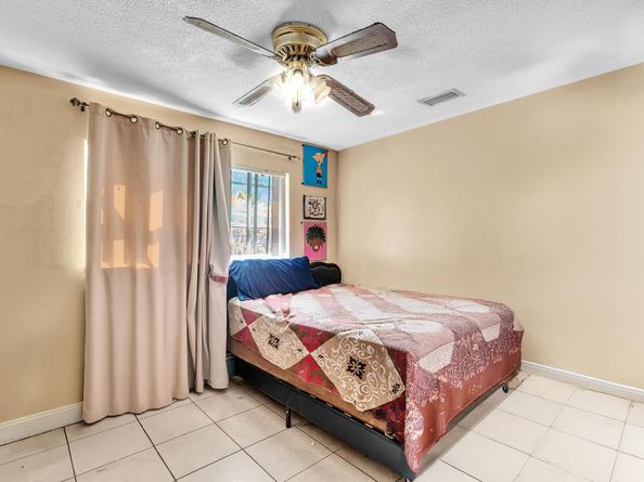 3400 NW 39th Ave, Lauderdale Lakes FL 33309