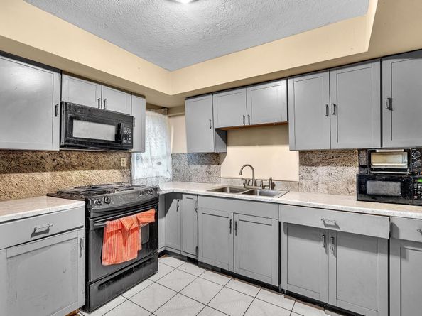 3400 NW 39th Ave, Lauderdale Lakes FL 33309