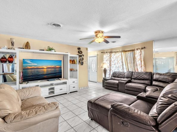 3400 NW 39th Ave, Lauderdale Lakes FL 33309