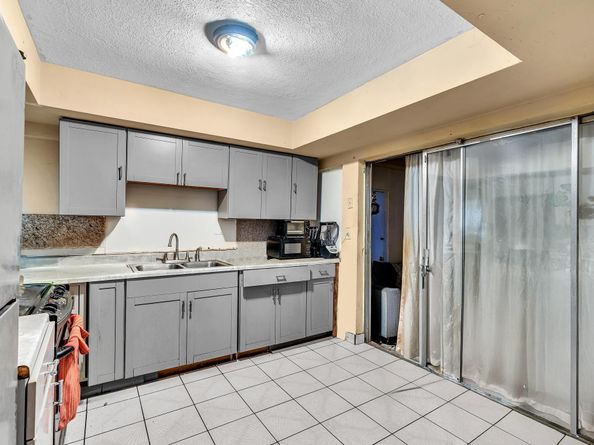 3400 NW 39th Ave, Lauderdale Lakes FL 33309