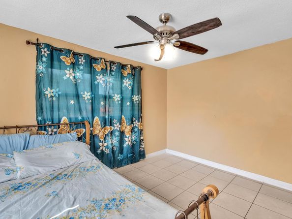 3400 NW 39th Ave, Lauderdale Lakes FL 33309