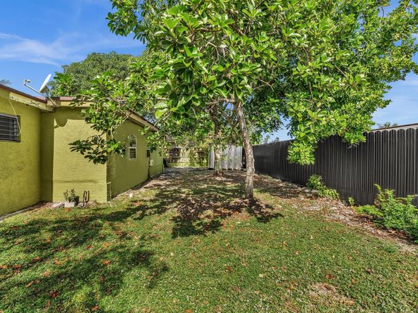 3400 NW 39th Ave, Lauderdale Lakes FL 33309