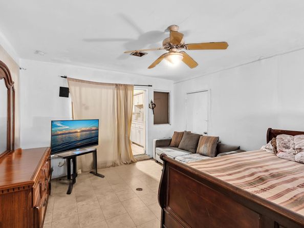 3400 NW 39th Ave, Lauderdale Lakes FL 33309