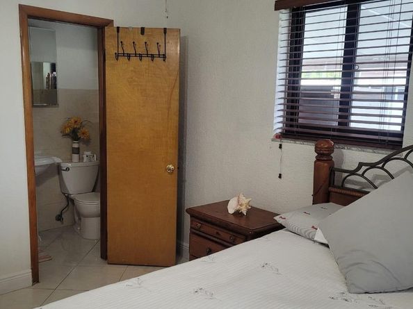 10120 SW 38th Ter, Miami FL 33165