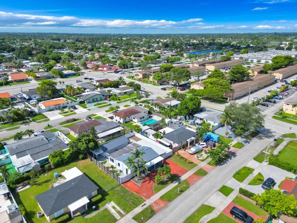 10120 SW 38th Ter, Miami FL 33165