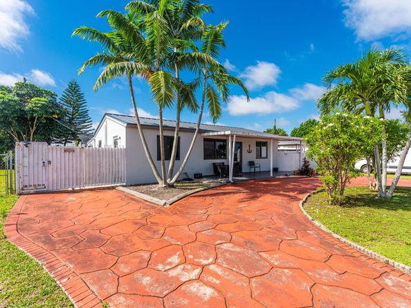 10120 SW 38th Ter, Miami FL 33165