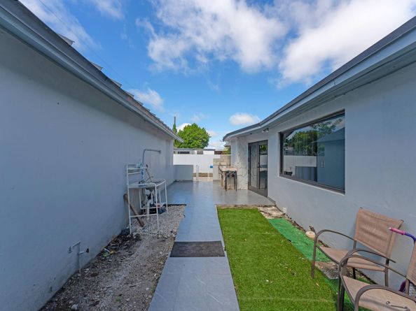 10120 SW 38th Ter, Miami FL 33165