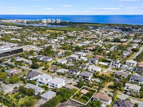 1001 NE 2nd Ter, Boca Raton FL 33432