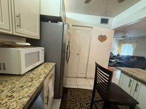 213 Pine Hov Circle D2, Greenacres FL 33463
