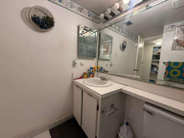 213 Pine Hov Circle D2, Greenacres FL 33463