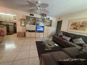213 Pine Hov Circle D2, Greenacres FL 33463