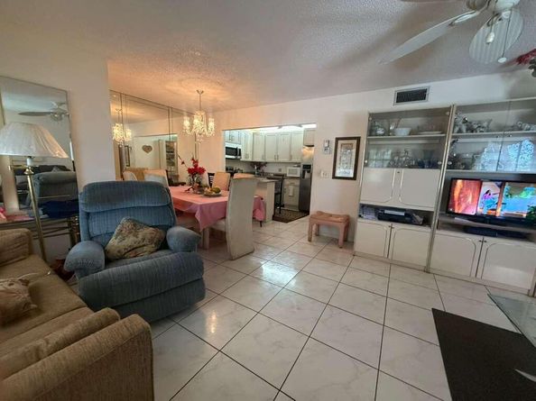 213 Pine Hov Circle D2, Greenacres FL 33463